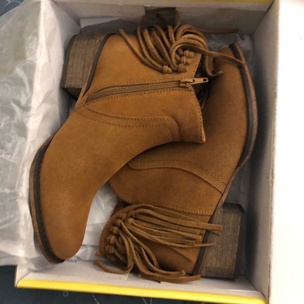 Cathy Jean Size 9 Fringe Booties